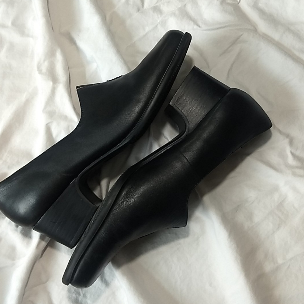 Strictly Comfort Black Leather Loafer Shoes - Picture 3 of 9